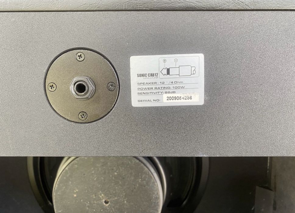 Riot Sonic  Eminence cabinet chitara