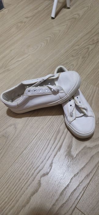 Отдам детскую обувь б/у