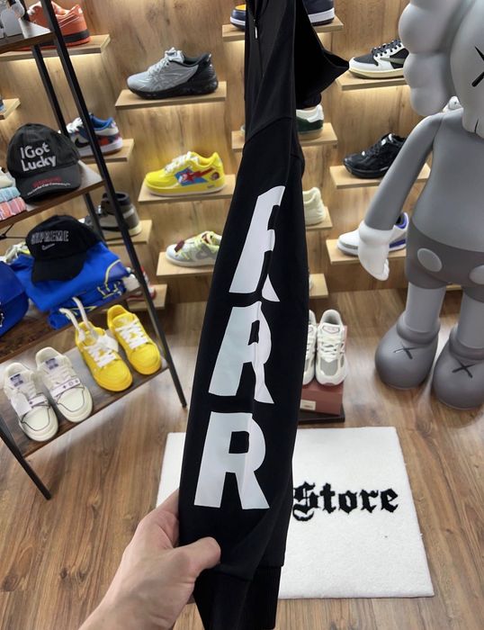 суитчър Rivington Roi Rebis Black Logo