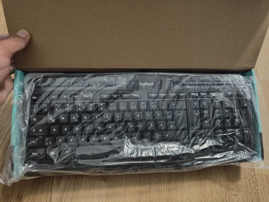 Set tastaura si mouse wireless Logitech MK330