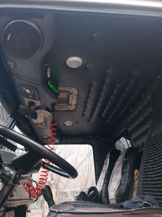 Yuk avtomobili sotiladi