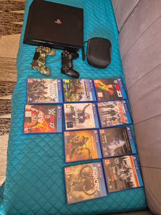 PS 4 pro,două controllere,cablu încărcare, o husă controler, jocuri