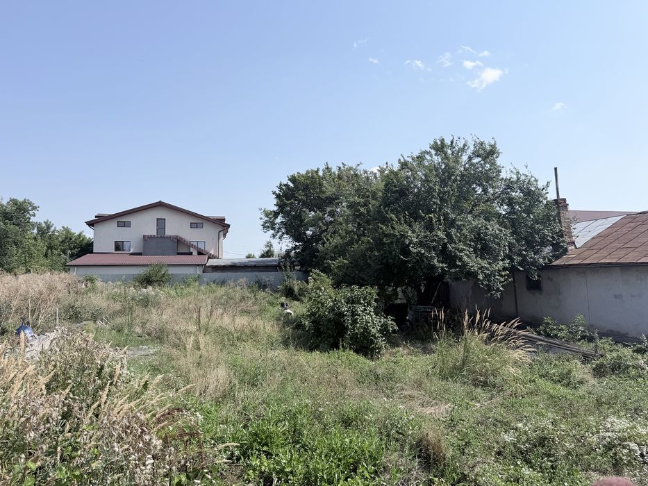 Teren intravilan 1.200 mp + casă renovabilă – Afumați, Ilfov – Str. Salcâmului nr. 23 – 85 €/mp