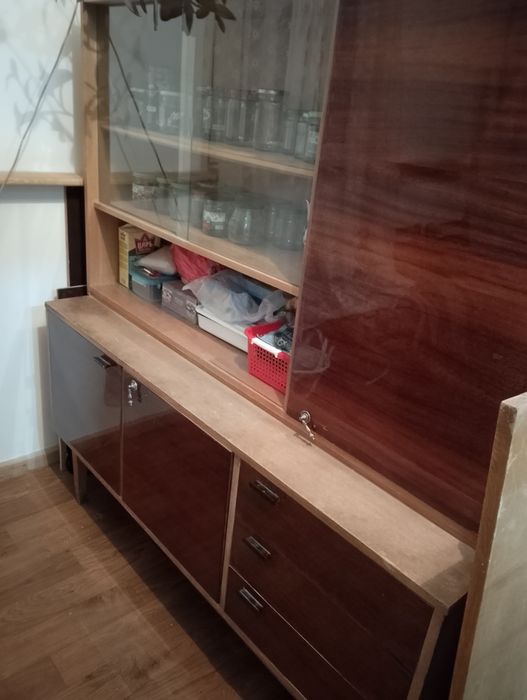 Сервант советский,крепкий,из дерева