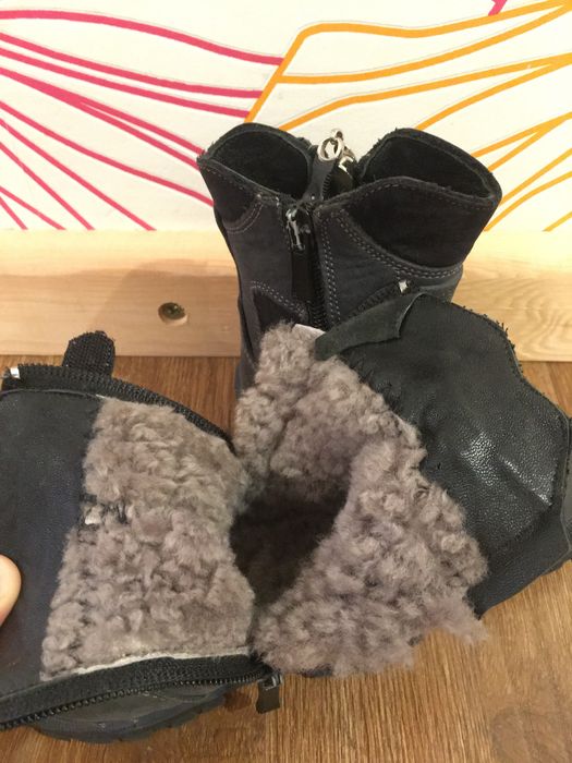 Продаются детские сапожки на мальчика из натурального меха и кожи