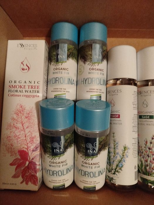 Нови флорални води на essences и  ina