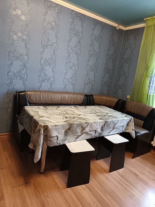 Продам диван угловой + стол и стулья