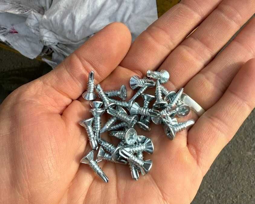 Продаются новые саморезы с потайной головкой 16 мм, 19 мм 25 мм 38 мм