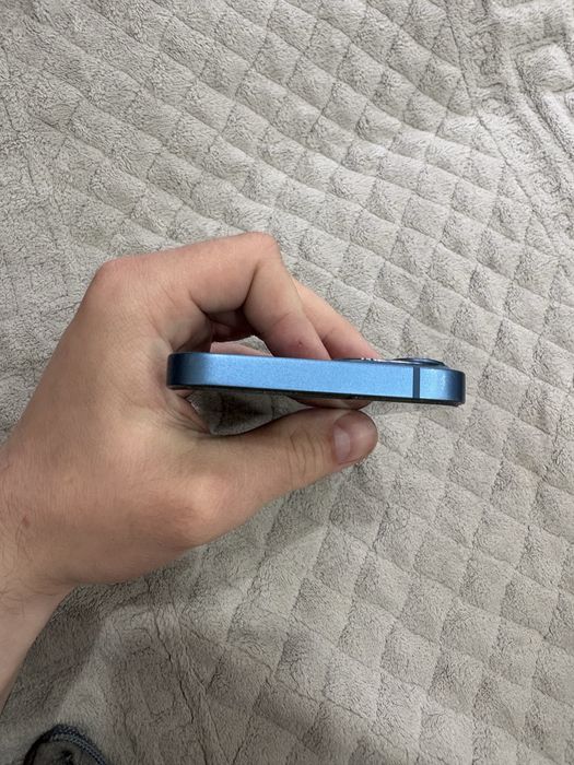 Продам  Айфон 13