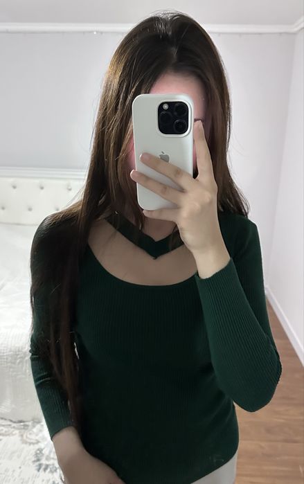 Зеленый лонгслив