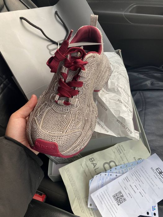 Balenciaga karobka dokument