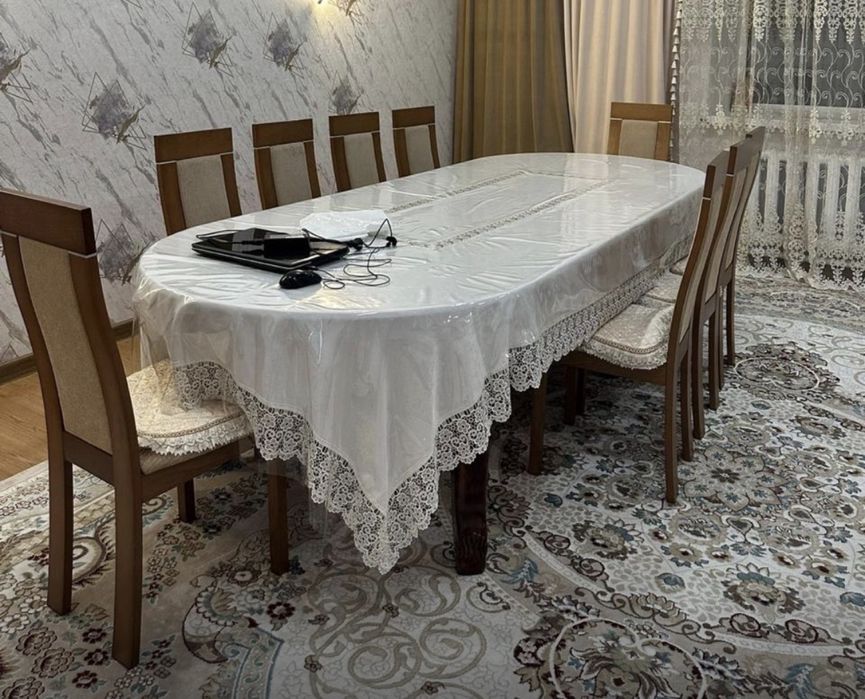 Стол со стулями