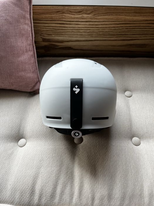 Зимна каска за ски/сноуборд sweet protection