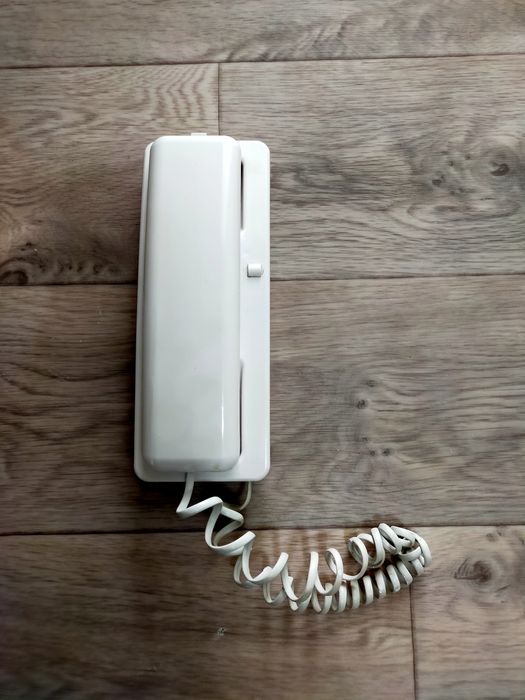 Продам домофонную трубку, в рабочем состояний.