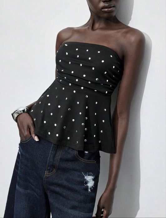 Черен топ с капси