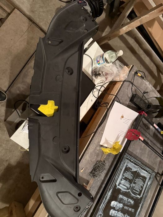 Верхняя панель телевизора на Geely Atlas