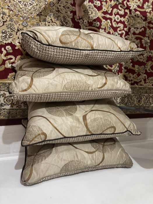 Срочно продам подушки размерь 60:60см