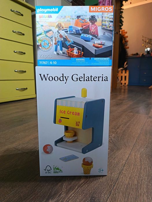 Децки играчки дървена и playmobil