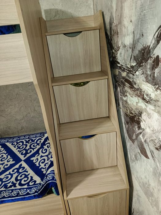 Продам двух ярусную кровать