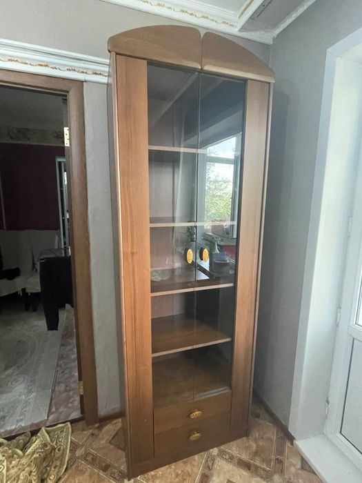 Шкаф шифанер диван та стол бәрі сатылады