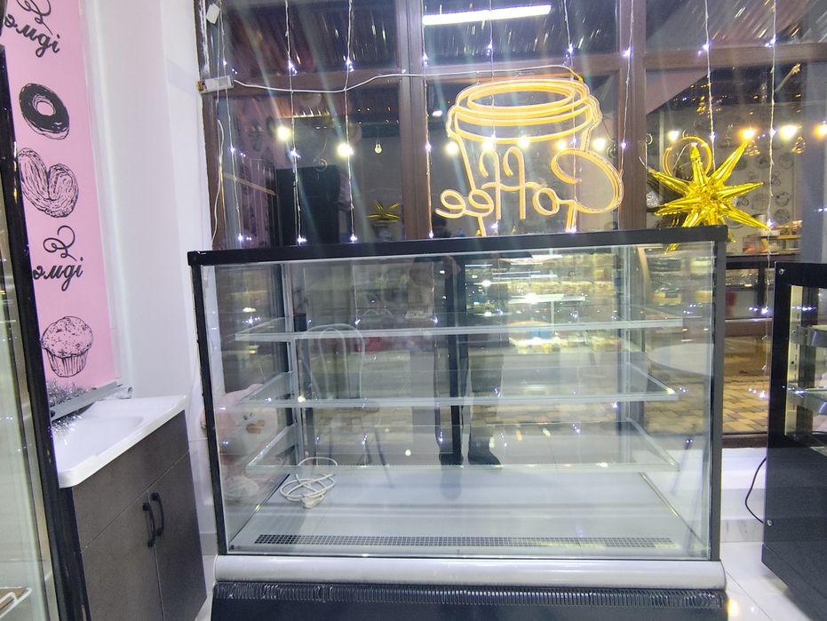 Продам витринный кондитерский холодильник