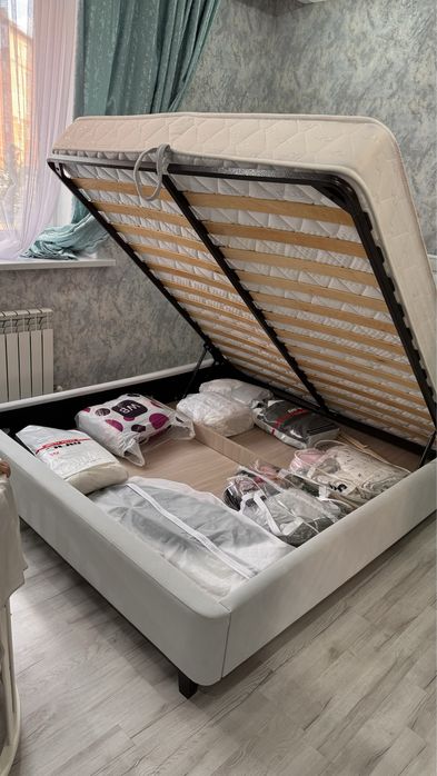 Спальная кровать