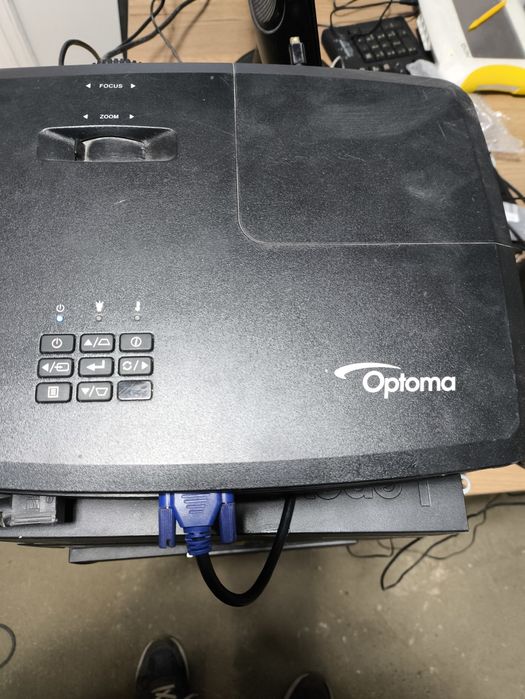 Продам проектор Optoma
