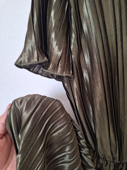 Срочно продам платье зеленое