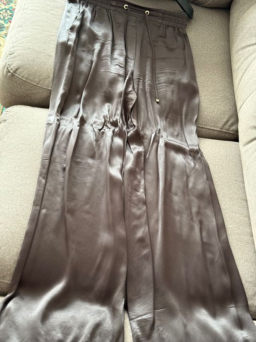 Тройка коричневая стильная