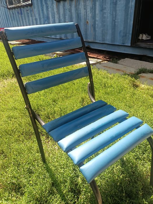 Продам стулья новые