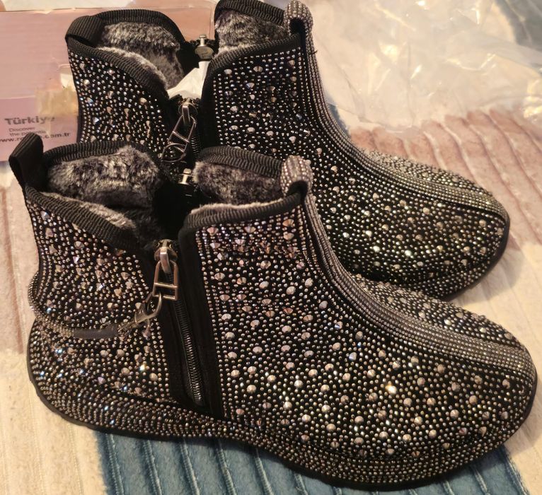 Продам сапожки на мехом