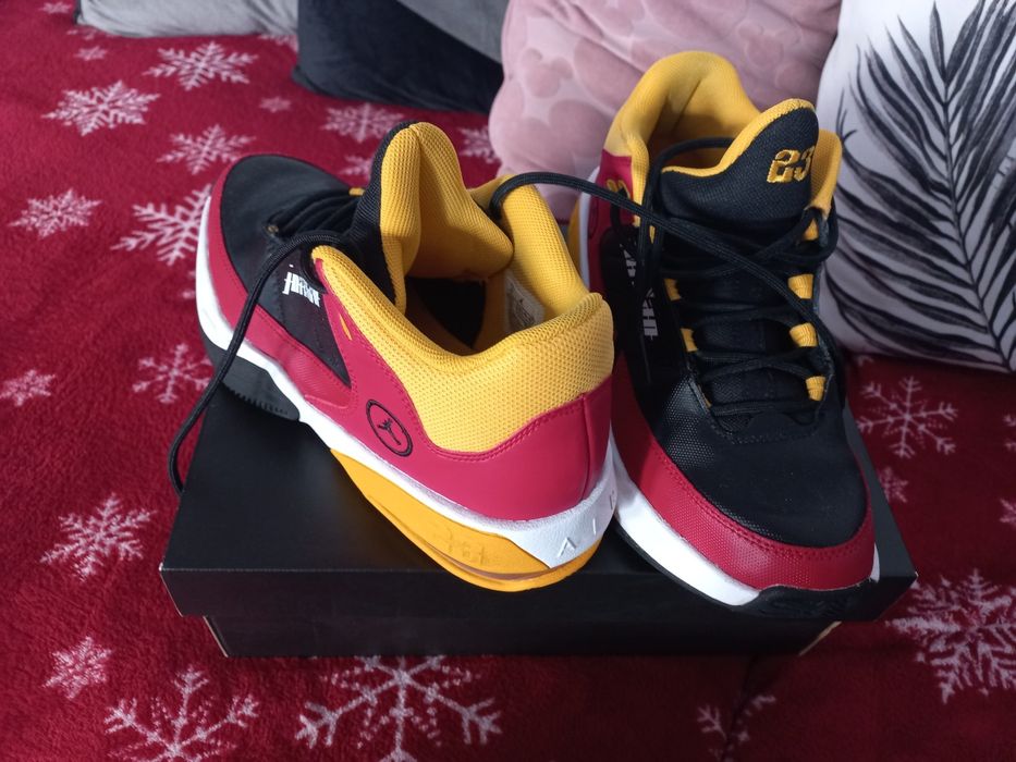 Ghete Jordan nr.38,5