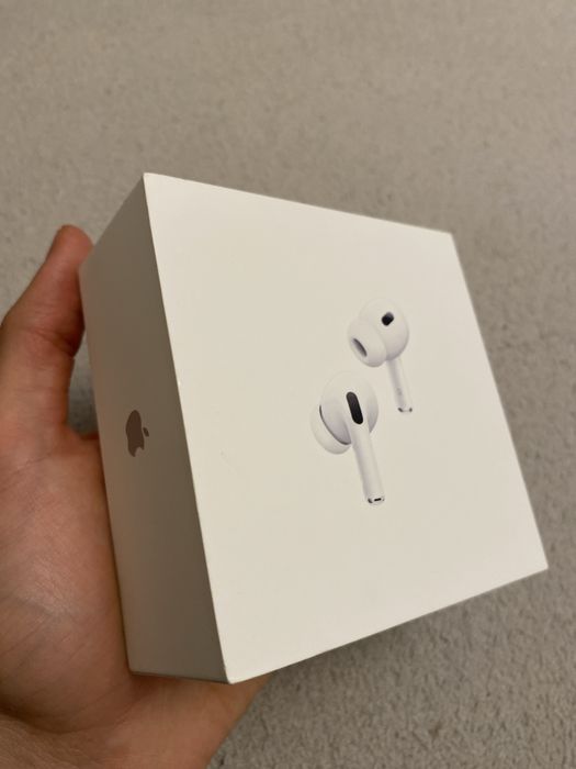AirPods Pro 2 (nefolosite) cu husa si kit de curatare.