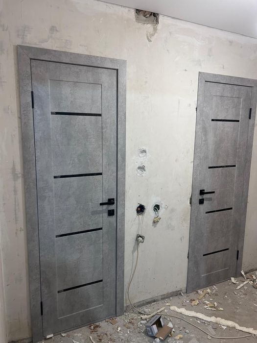 Плотник уст меж ком двери и дабор ручка