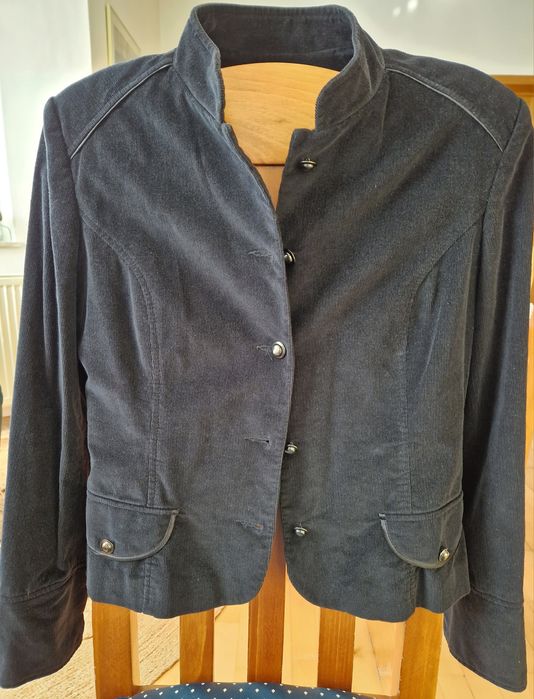 Blazer scurt de dama din catifea reiata neagra