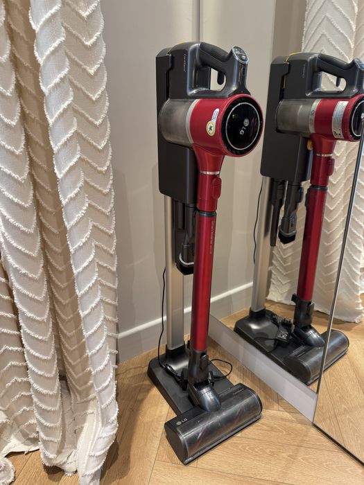 Пылесос вертикальный LG