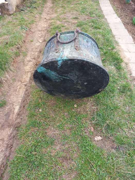 Продавам стар меден котел