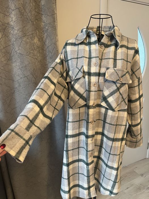 Дълга връхна риза.