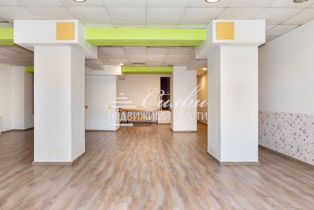 Продава се МАГАЗИН в централната част на града