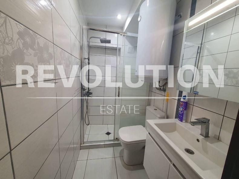 Дава се под наем Тристаен апартамент в Варна, Център - 73 кв.м за 598.23 € - Снимка #6