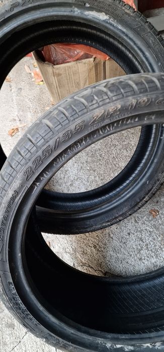 225/35/19 Pirelli P Zero Rosso