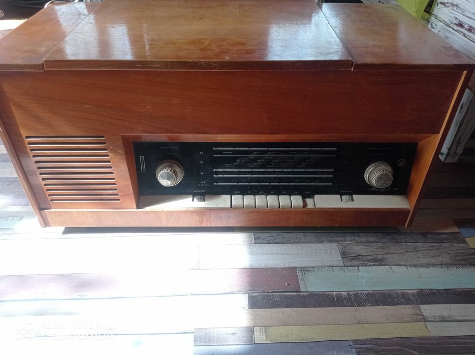 Ретро радио с грамофон Акорд 102