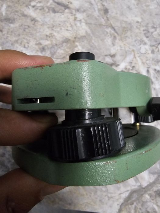 Ambază topografica compatibila Leica ( defecta)