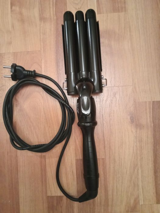 Плойка для завивки волос трёхволновая, с регулируемой температурой.