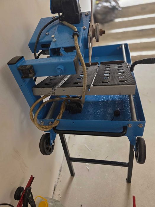 Машина за рязане на плочки и камък!