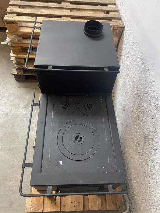 Soba neagra,tip cizma cu plita si cuptor,putere 10 KW