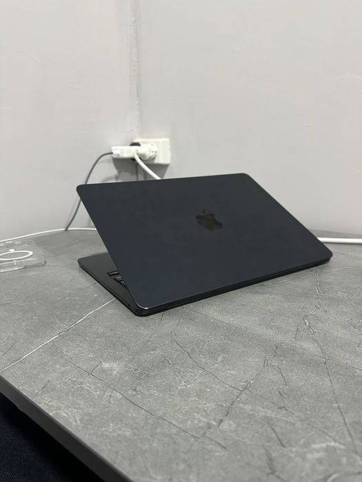 Macbook air M3 8/266