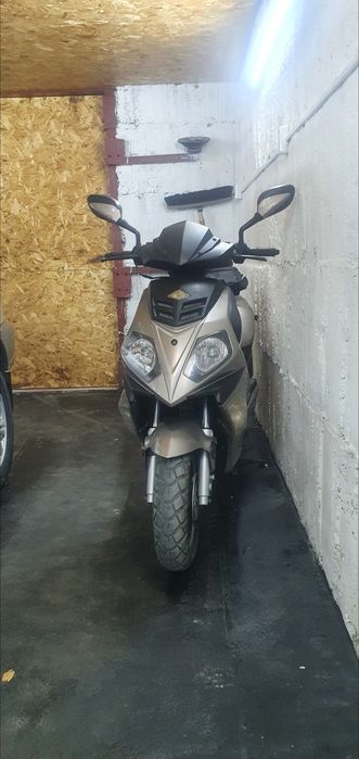 Скутер ABM 150s.