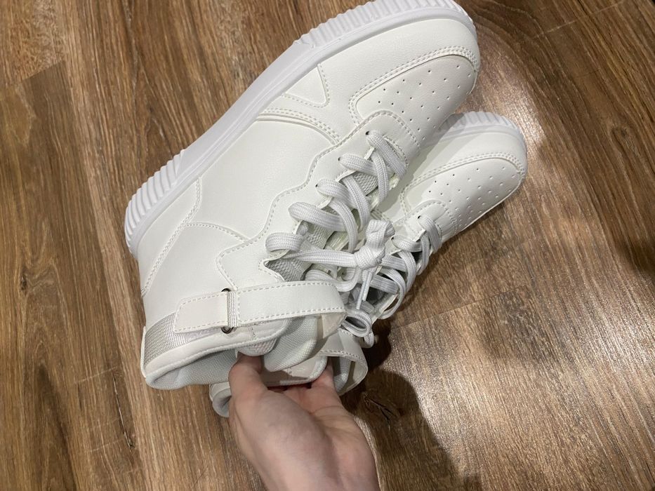 Новые кроссовки продам