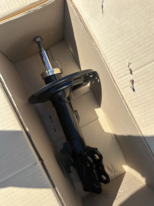 Амортизаторы передние Tokico оригинал